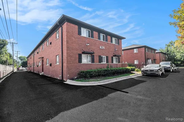 $1,250 | 629 West Maple Road, Unit 6, Clawson, MI 48017