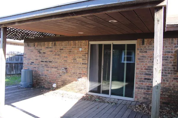 $1,400 | 613 Northwest Renfro Street, Burleson, TX 76028