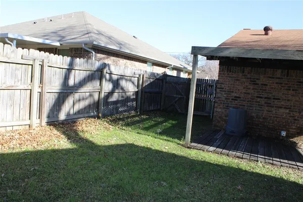 $1,400 | 613 Northwest Renfro Street, Burleson, TX 76028