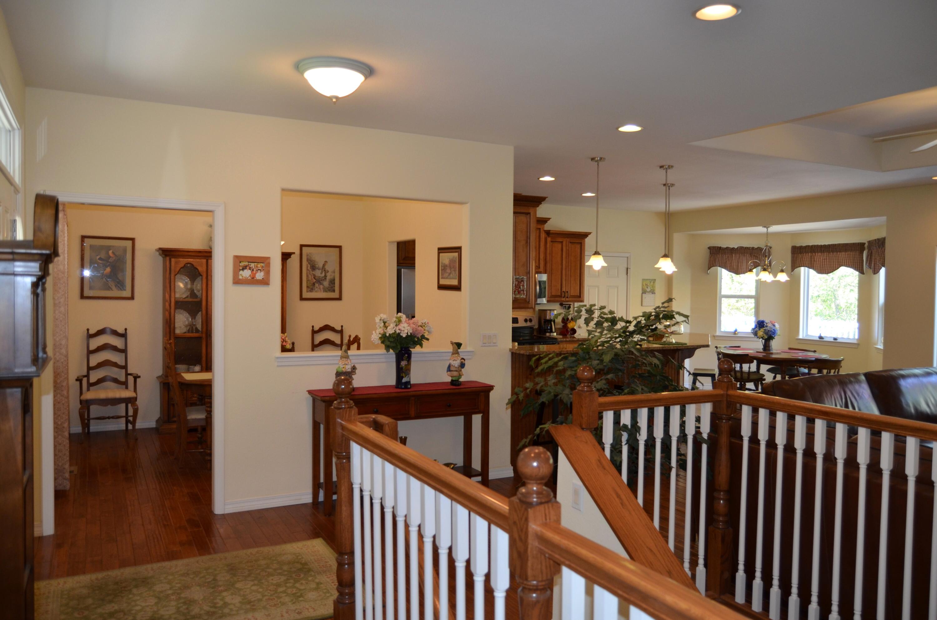 407 Millwood Drive Reeds Spring, MO 65737 - Photo 8 of 48 Entry