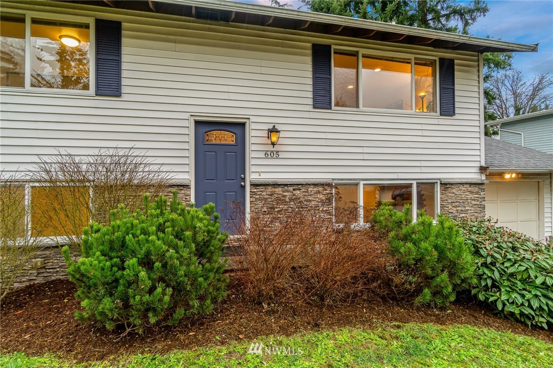 605 216th Street Southwest Bothell, WA 98021 - Photo 3 of 28