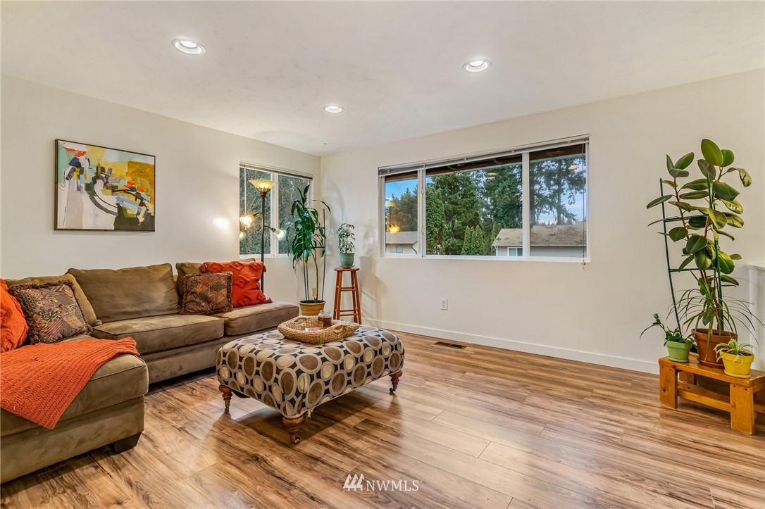 605 216th Street Southwest Bothell, WA 98021 - Photo 4 of 28
