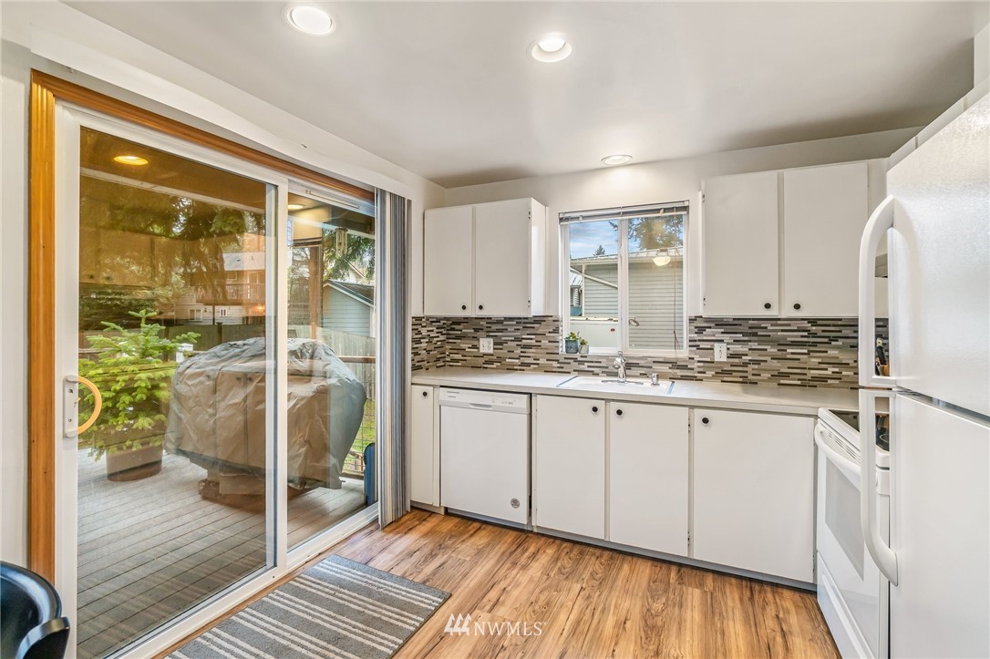 605 216th Street Southwest Bothell, WA 98021 - Photo 8 of 28