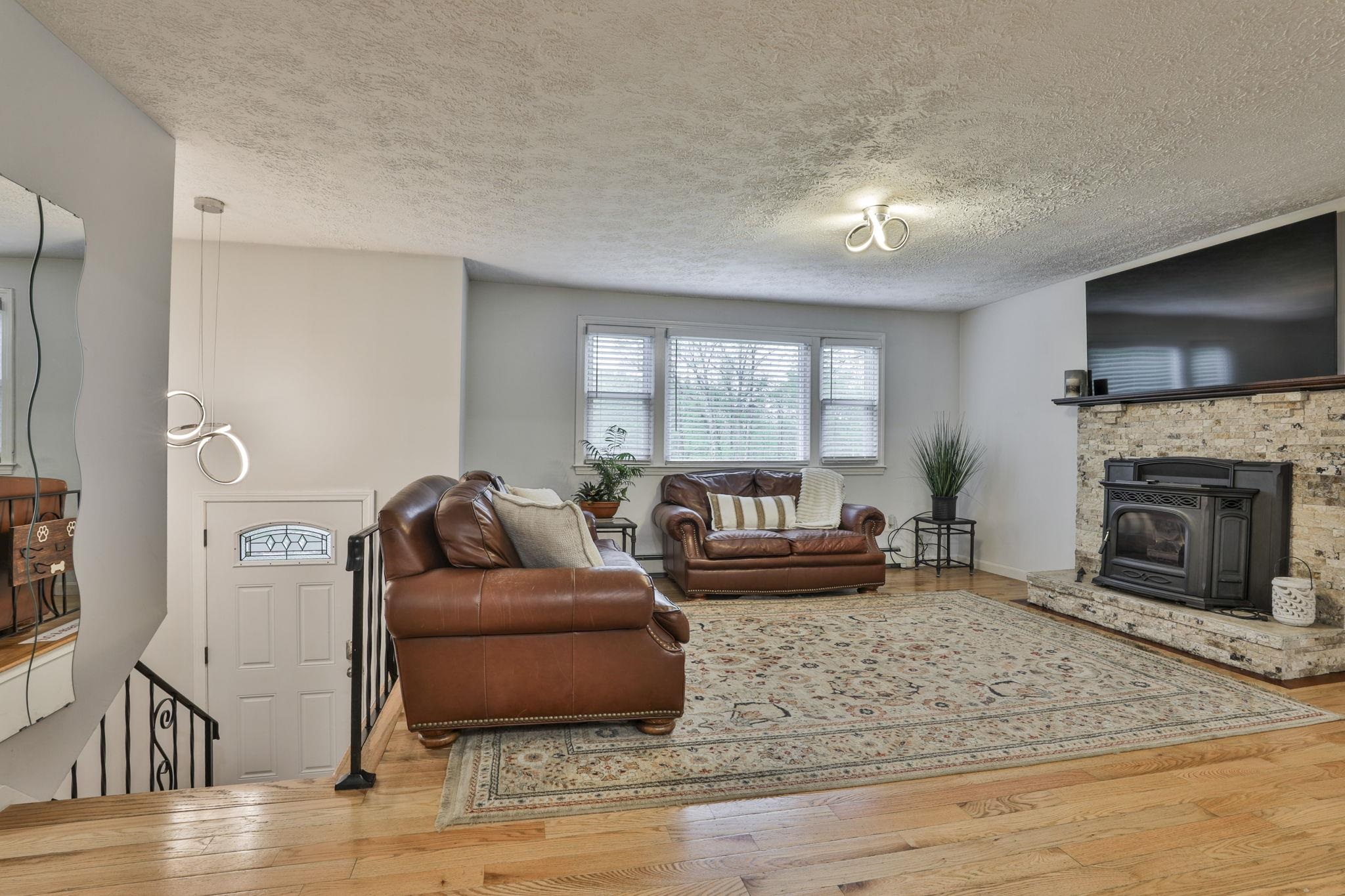 336 New Boston Road Bedford, NH 03110 - Photo 7 of 44 Gallery Image 7