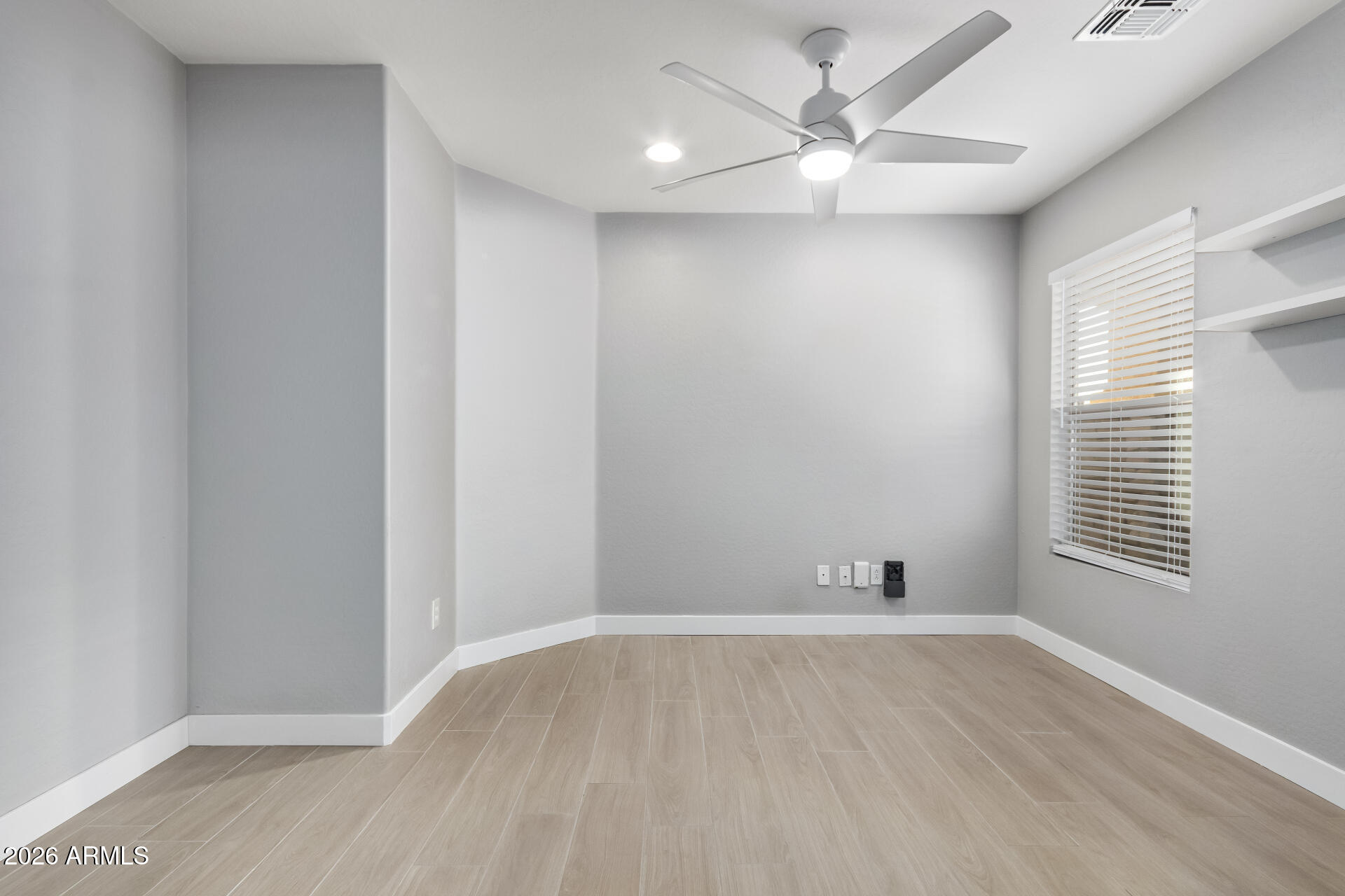 17854 West Redfield Road Surprise, AZ 85388 - Photo 5 of 43