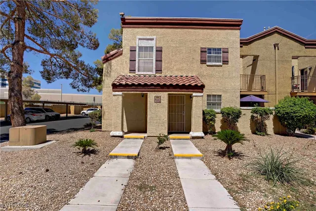 $194,000 | 2801 North Rainbow Boulevard, Unit 273, Las Vegas, NV 89108