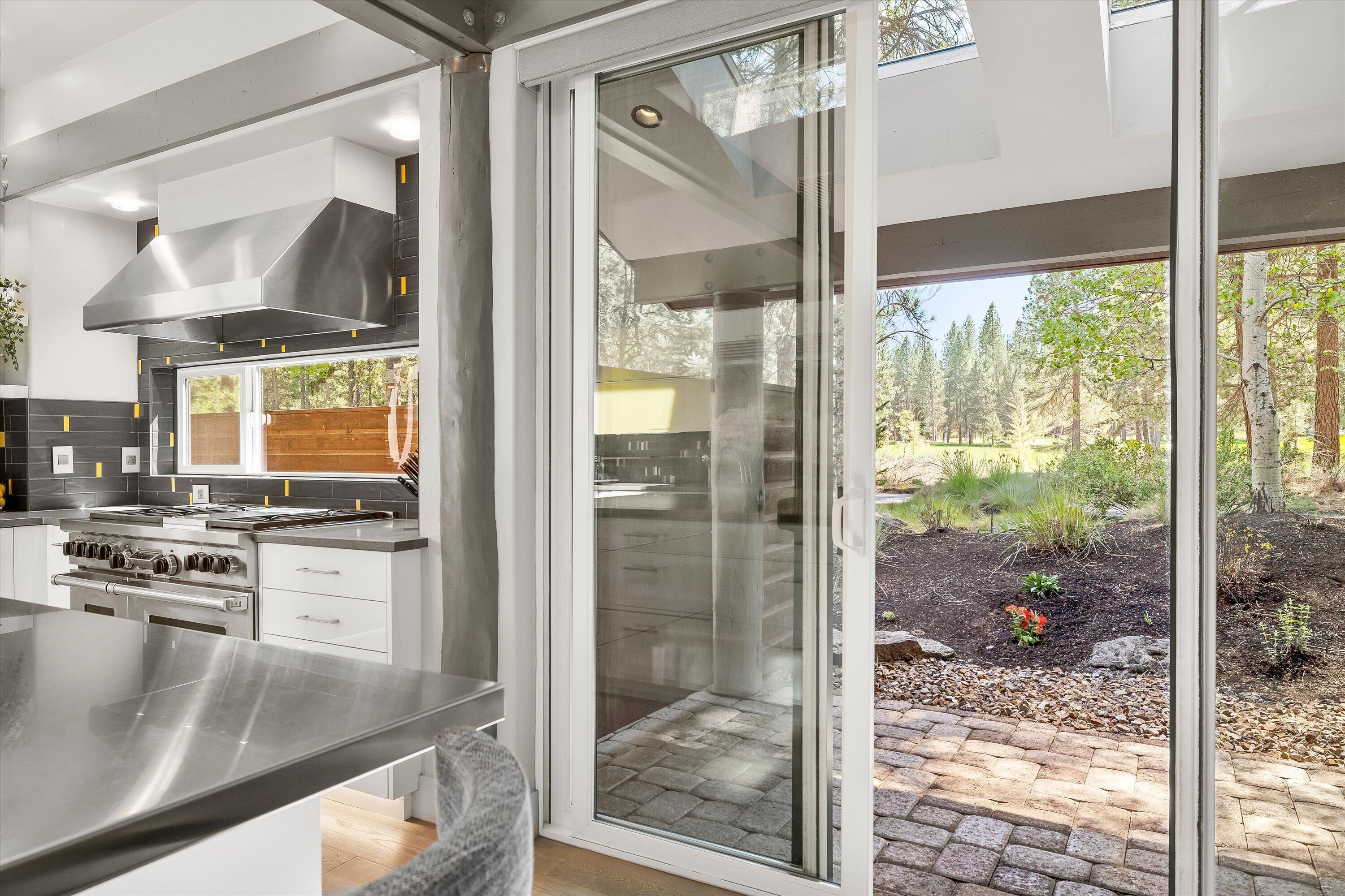 60770 Golf Village Loop Bend, OR 97702 - Photo 19 of 71 18-20260507 JILL ROSELL-59