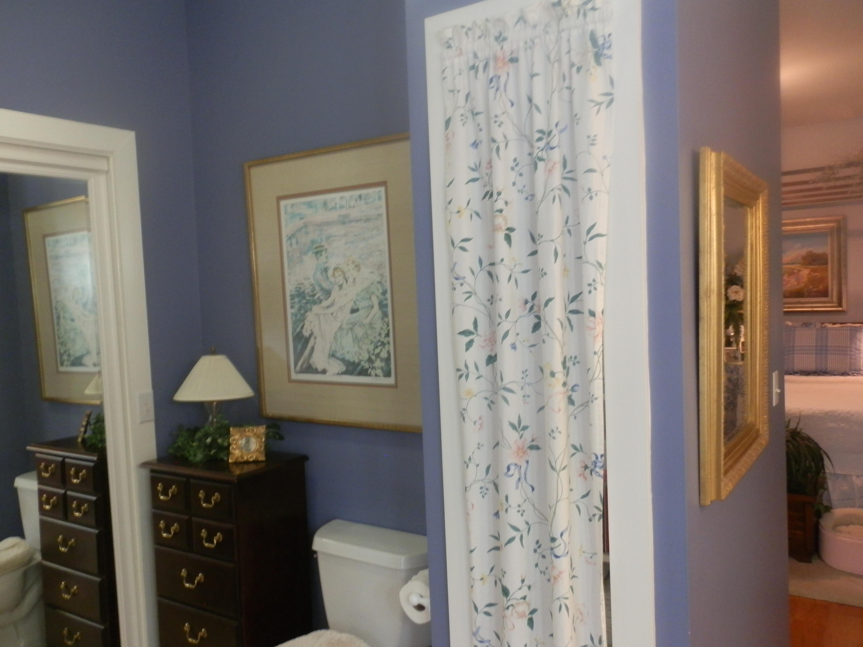 537 Pine Ridge Road Clinton, TN 37716 - Photo 22 of 33 Mirrored Closet Doors In Master Bath