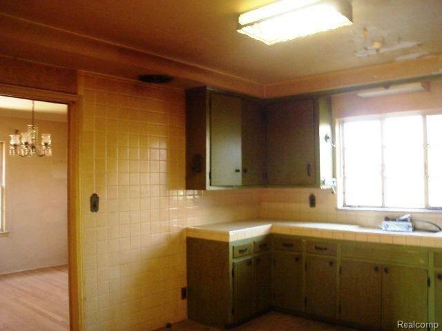1700 Littlestone Road Grosse Pointe, MI 48236 - Photo 5 of 12 Kitchen