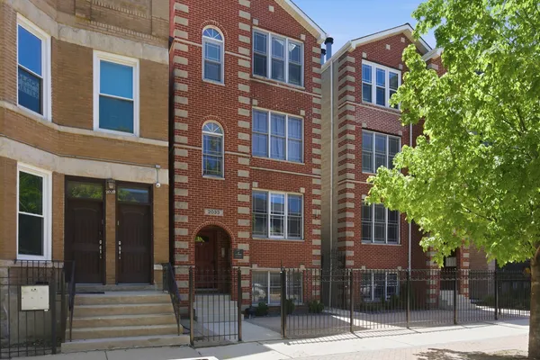 $3,250 | 2033 West Huron Street, Unit 2, Chicago, IL 60612