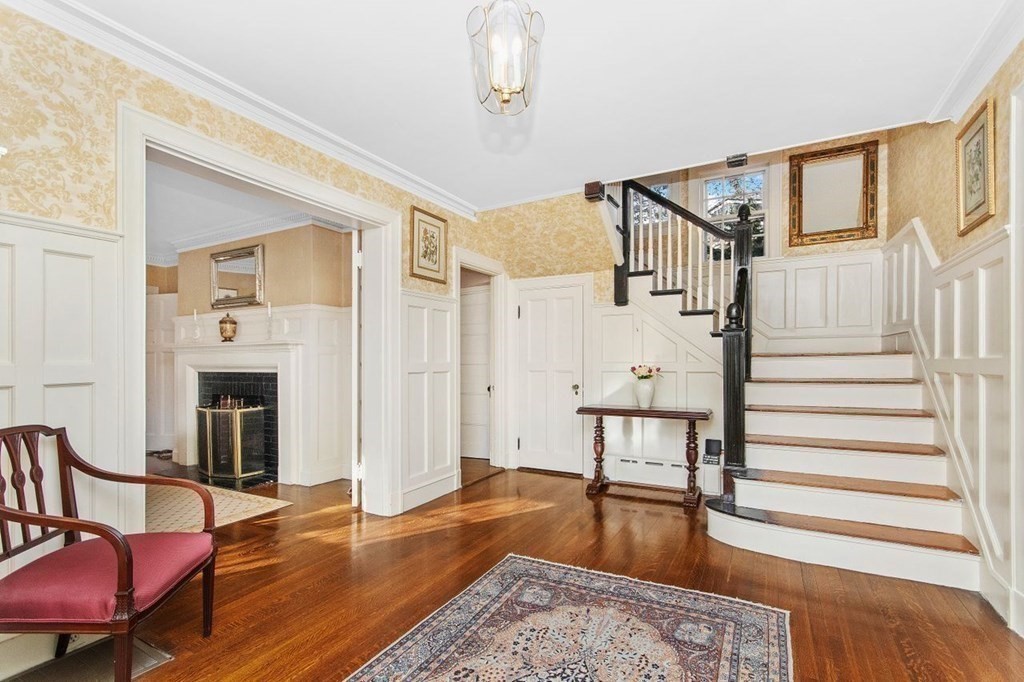 17 Old England Road Newton, MA 02467 - Photo 4 of 32 Gallery Image 4