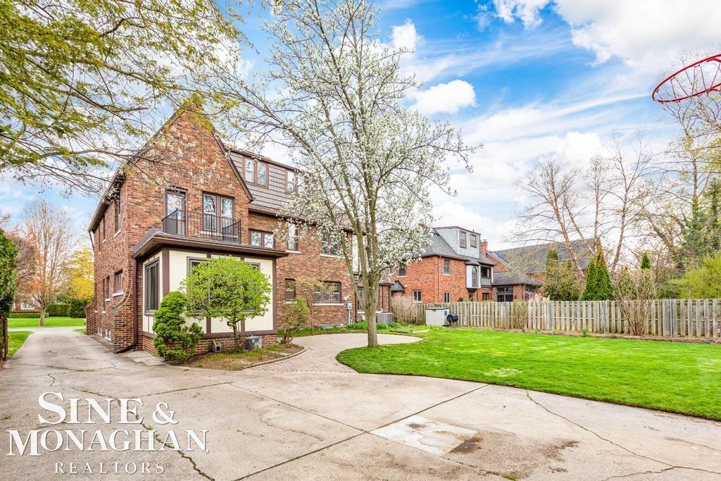 1027 Yorkshire Road Grosse Pointe, MI 48230 - Photo 55 of 64 50106116-54.JPG