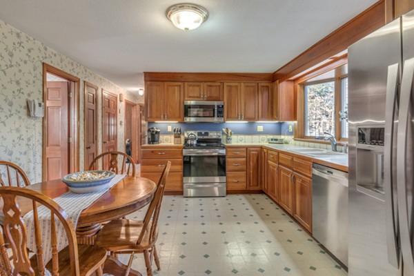 22 Country Road Westford, MA 01886 - Photo 8 of 23 Gallery Image 8