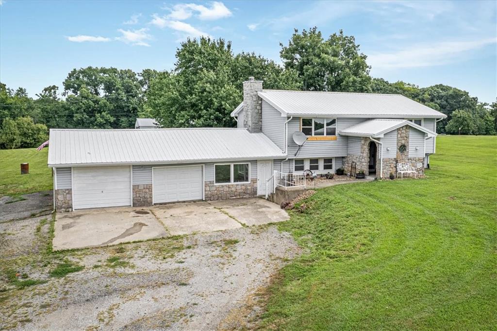 6527 Southeast Smith Road Cameron, MO 64429 - Photo 4 of 48