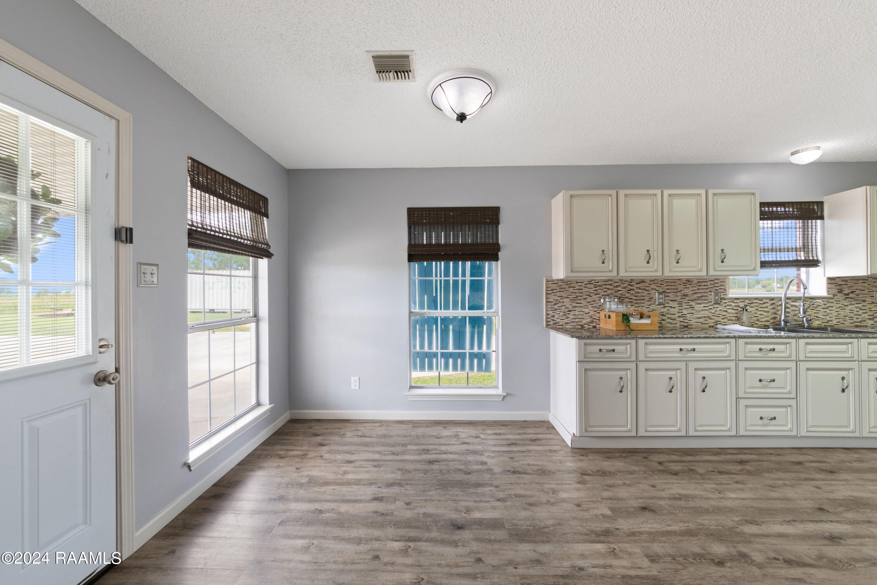 12401 Landry Road Maurice, LA 70555 - Photo 5 of 38 Gallery Image 5