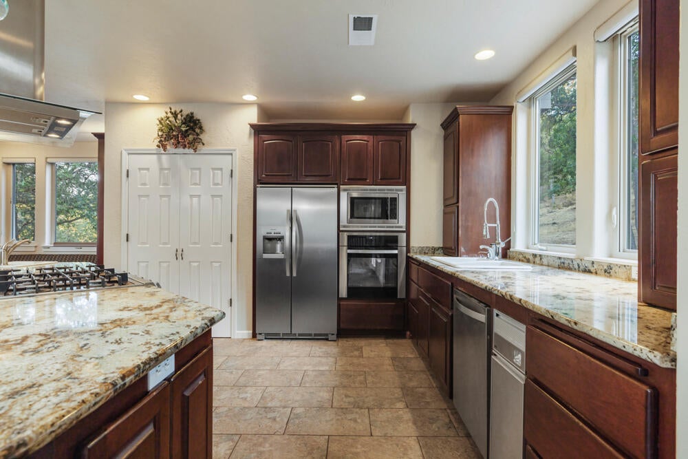 6734 Cooper's Hawk Road Klamath Falls, OR 97601 - Photo 13 of 80 6734CoopersHawkRd.-38