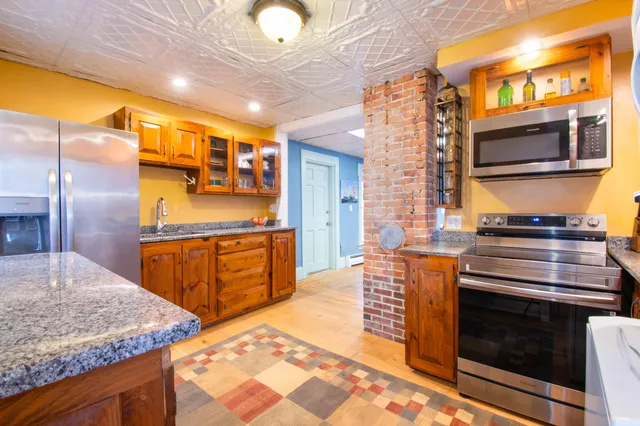 $925,000 | 53 Commercial Street, Boothbay Harbor, ME 04538