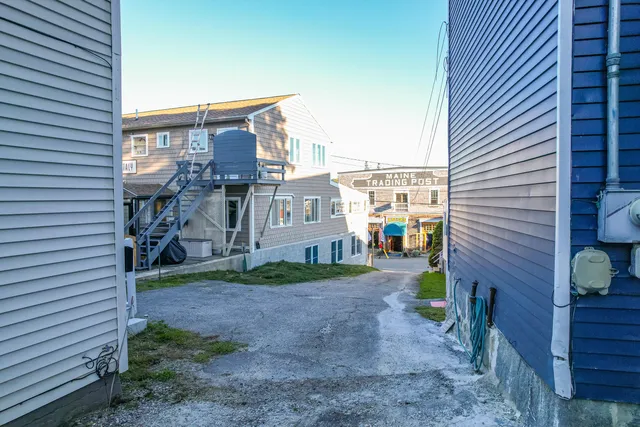 $925,000 | 53 Commercial Street, Boothbay Harbor, ME 04538