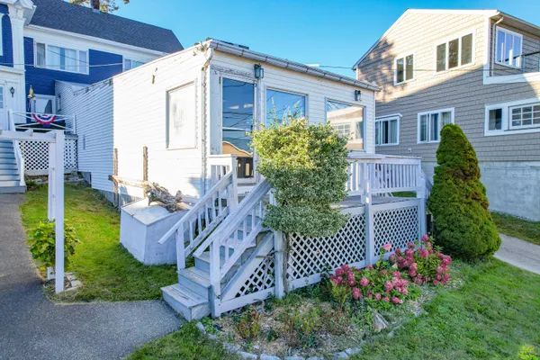 $849,000 | 53 Commercial Street, Boothbay Harbor, ME 04538