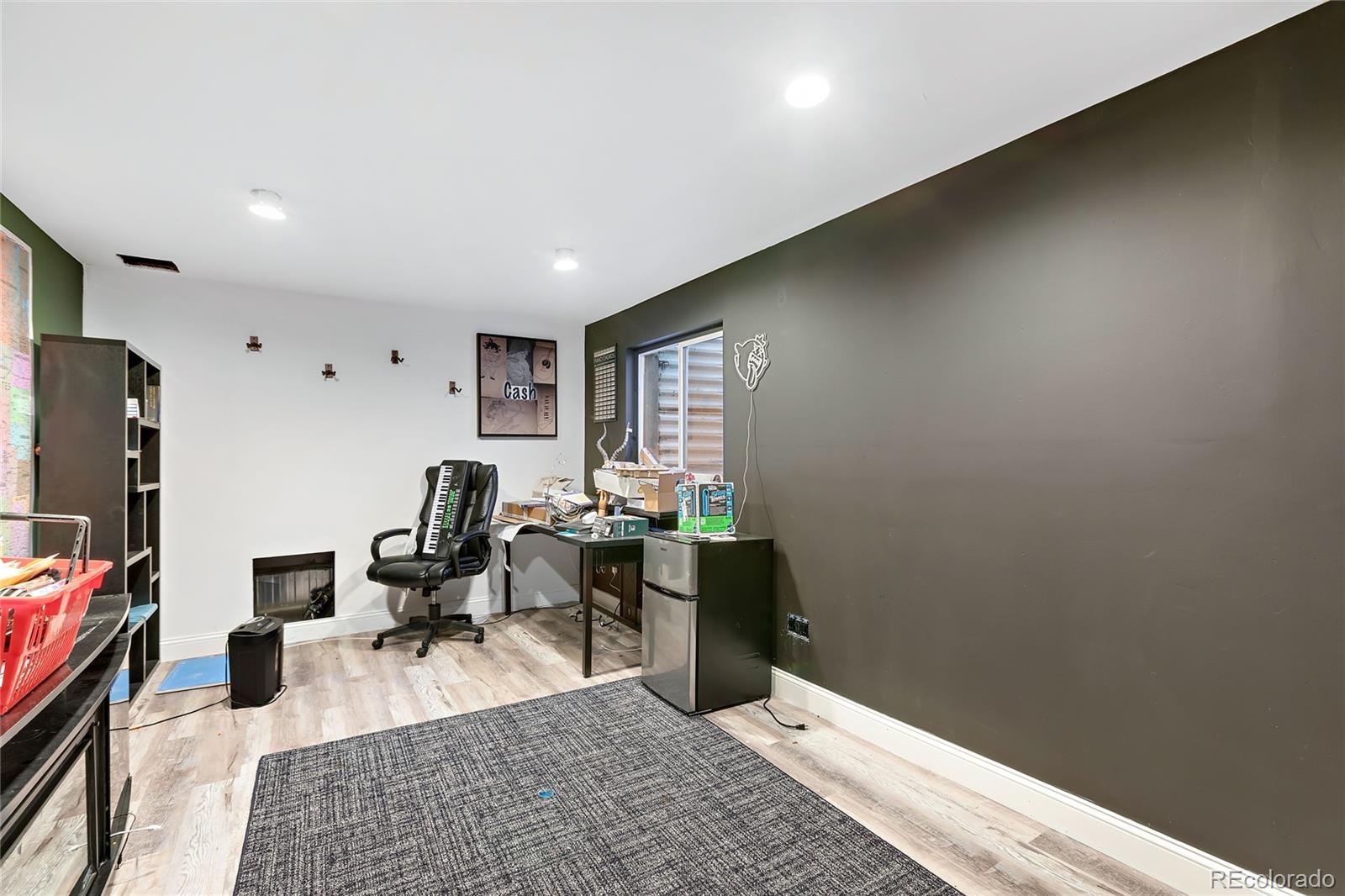 5546 Drake Street Frederick, CO 80504 - Photo 19 of 25 a workspace with furniture