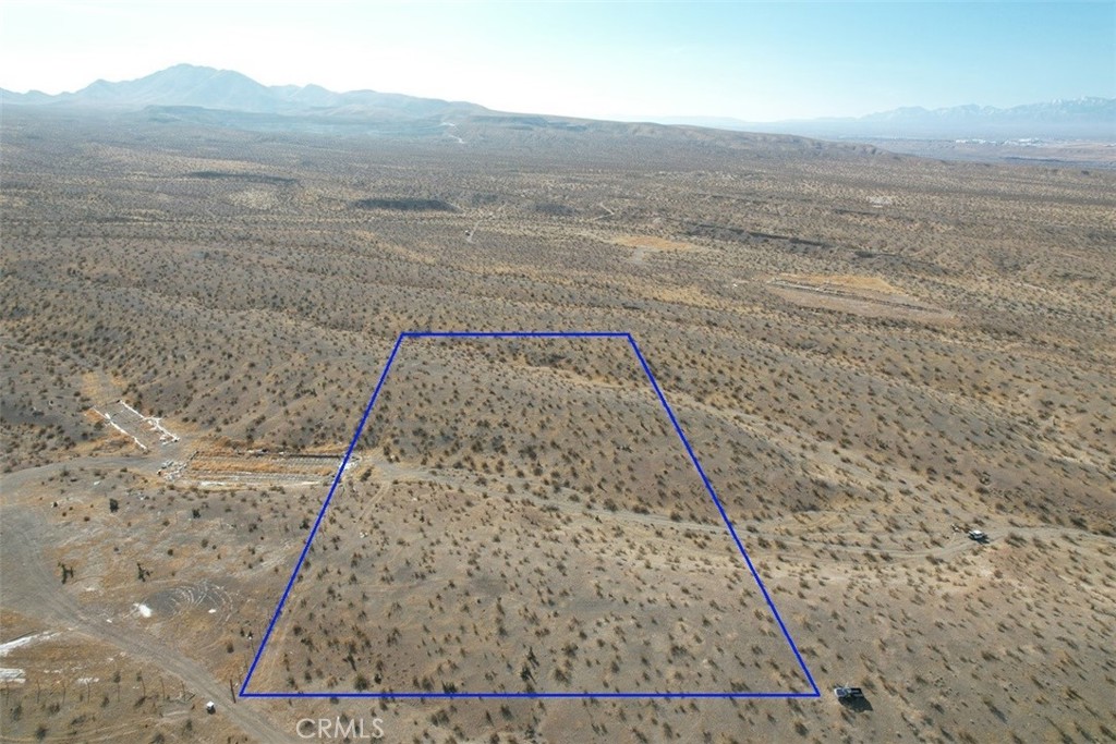 2 South Pipeline Road Oro Grande, CA 92368 - Photo 2 of 15 a view of an empty room