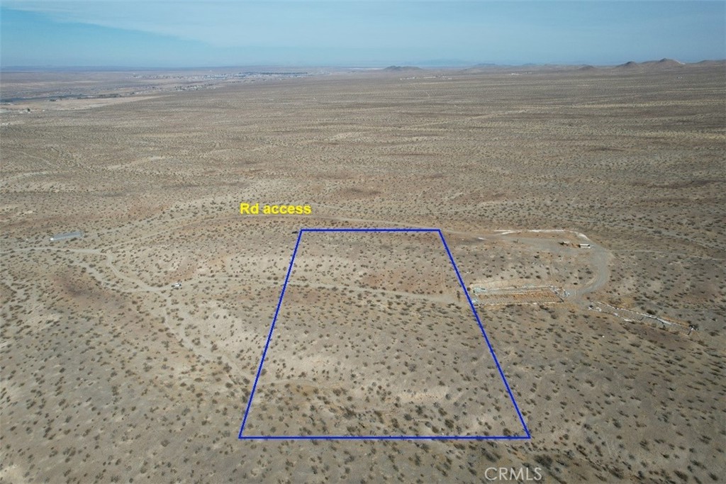 2 South Pipeline Road Oro Grande, CA 92368 - Photo 8 of 15 a view of wooden floor