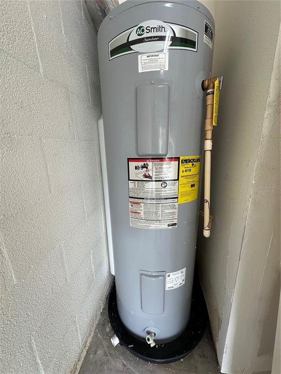 12633 Early Run Lane Riverview, FL 33578 - Photo 43 of 44 a view of water heater room