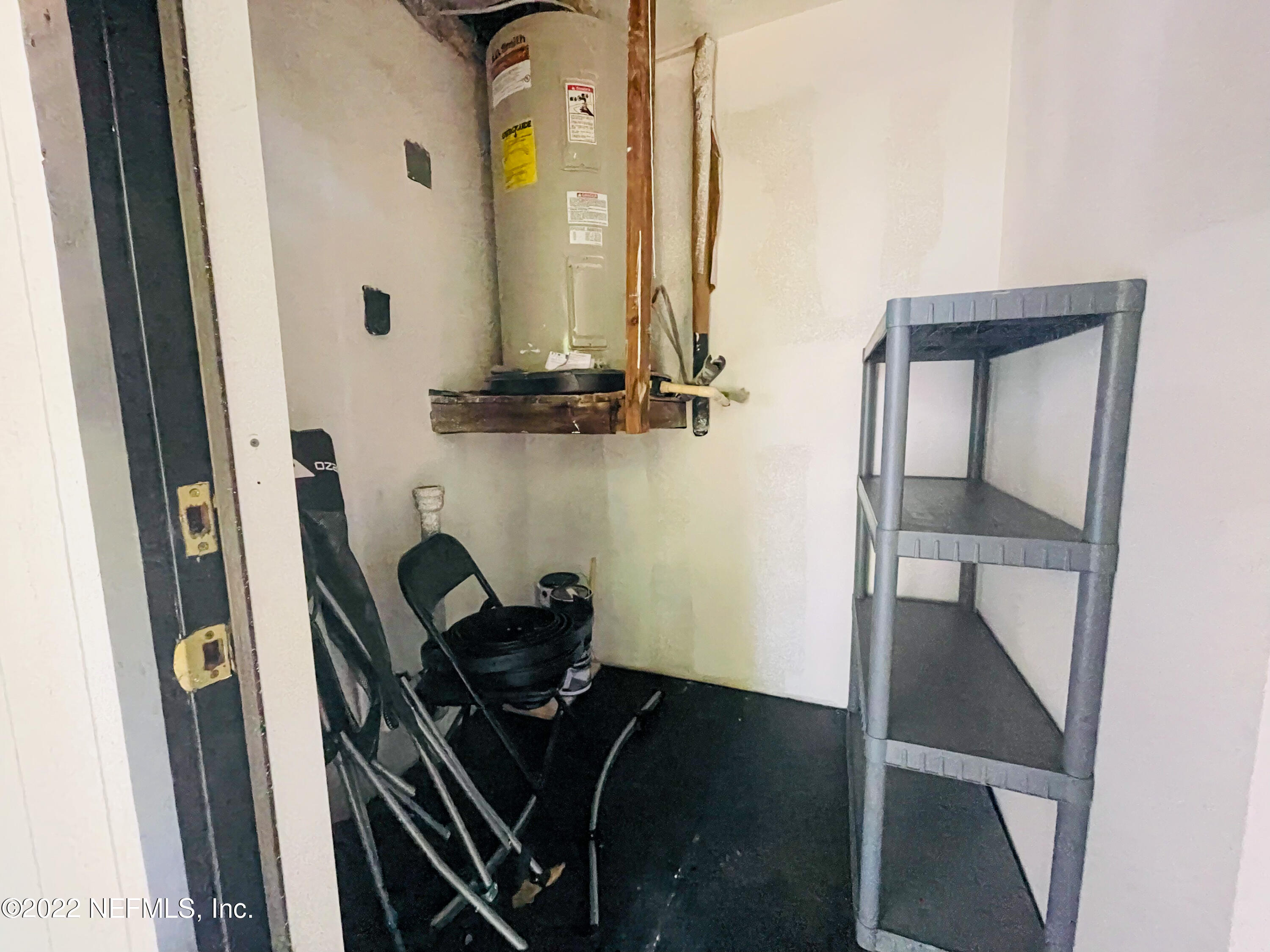 3151 Brasque Drive Jacksonville, FL 32209 - Photo 15 of 18 a bathroom with a mirror