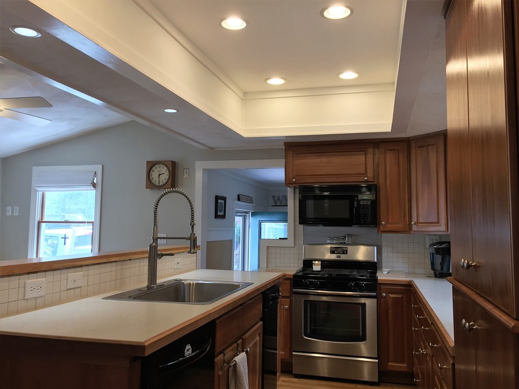 15 Thompson Road Beverly, MA 01915 - Photo 3 of 19 Gallery Image 3