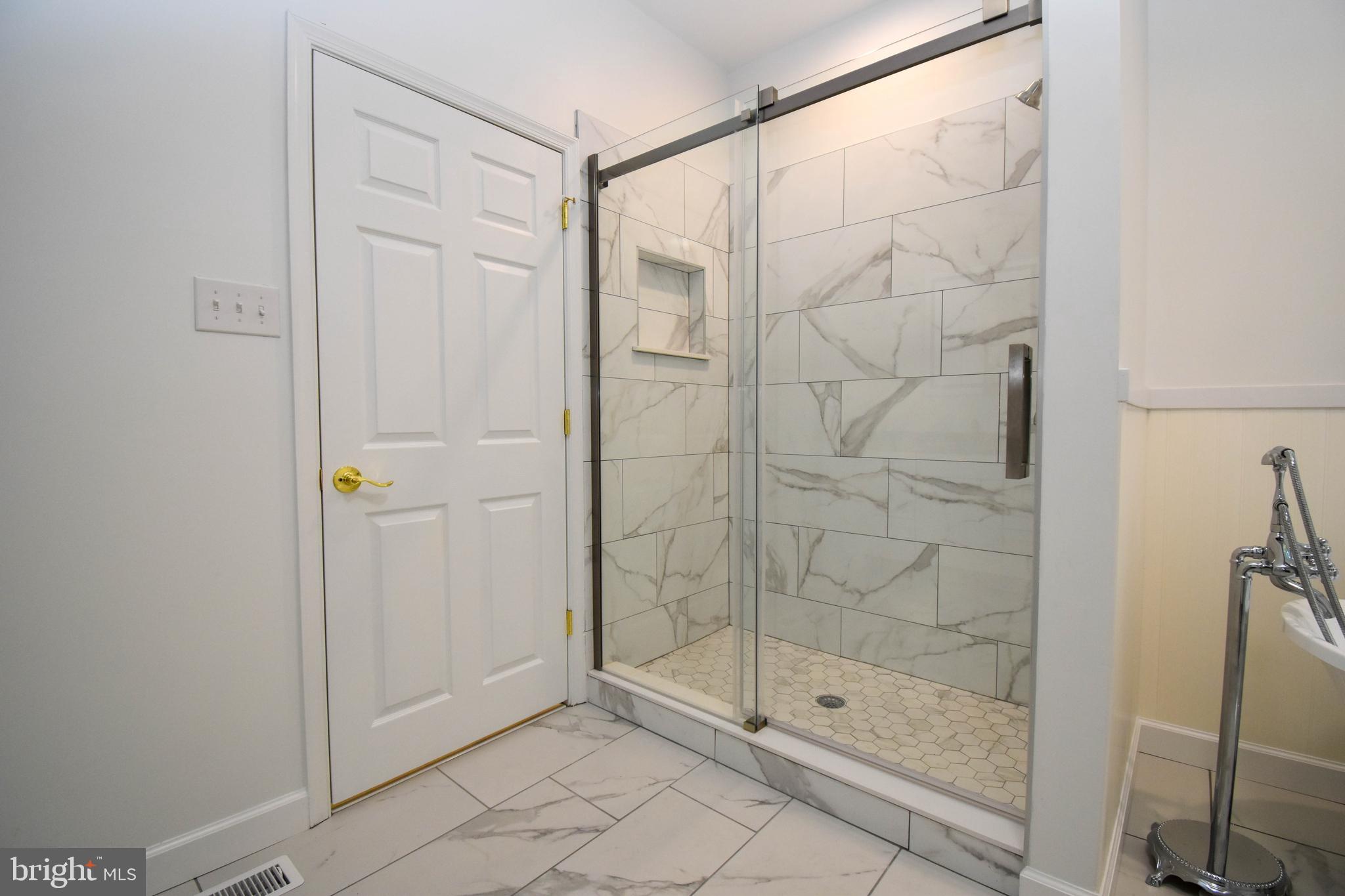 33764 Bay Ridge Lane Lewes, DE 19958 - Photo 25 of 44 Custom Tile Shower