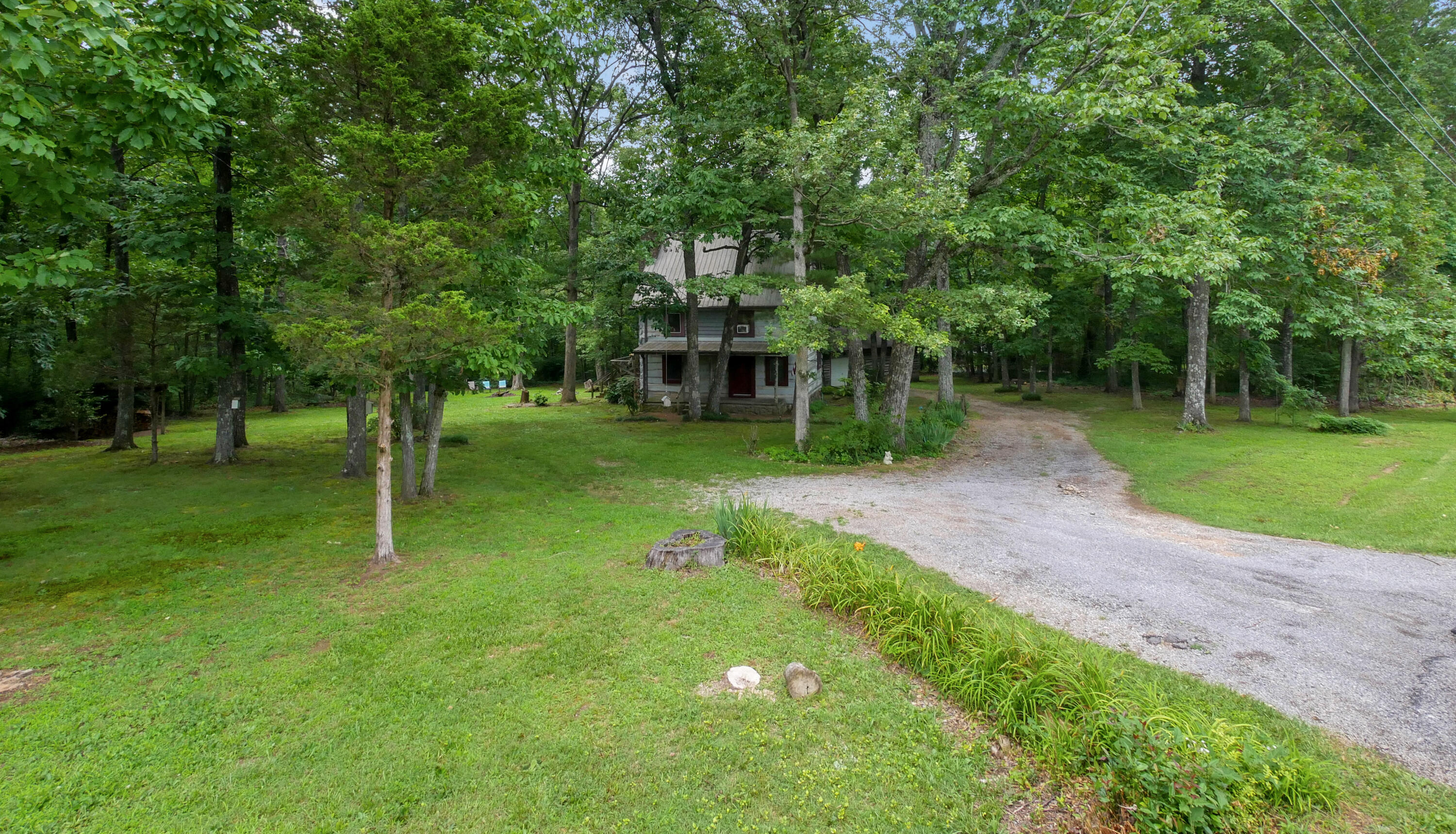 945 Miller Road Signal Mountain, TN 37377 - Photo 2 of 37 10-P1610821