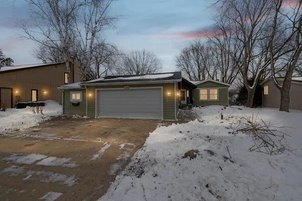 $324,900 | 110136 Stanford Circle, Chaska, MN 55318