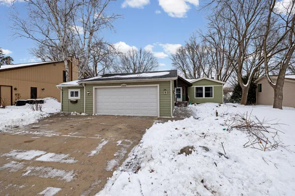 $324,900 | 110136 Stanford Circle, Chaska, MN 55318