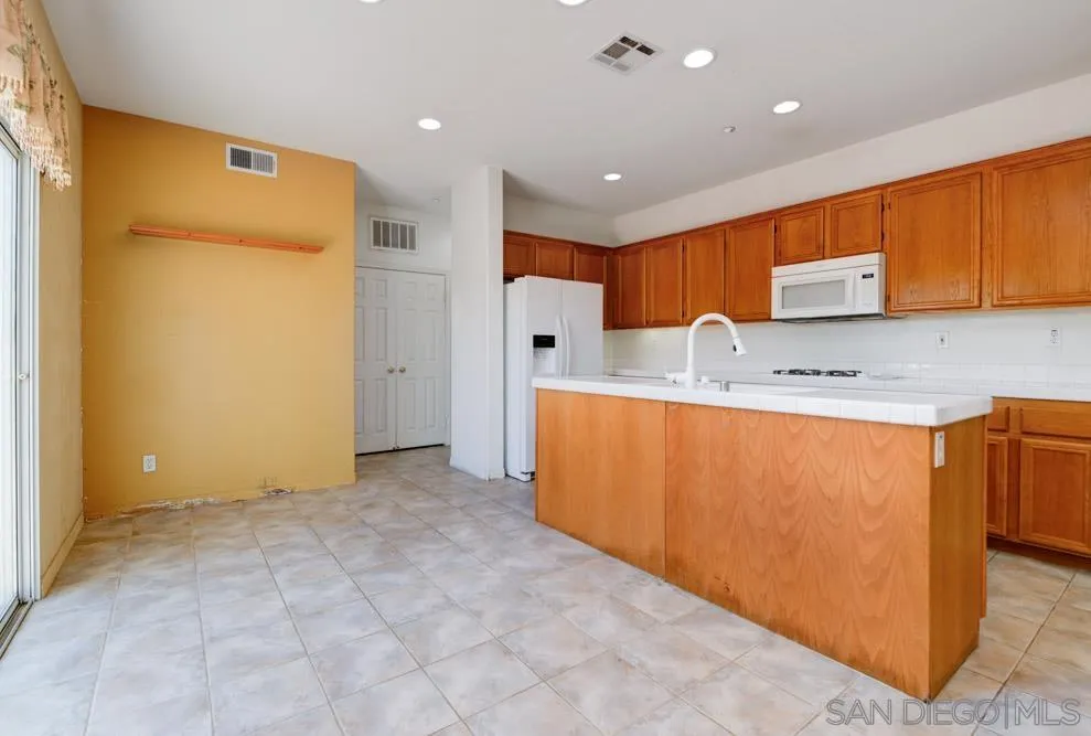 344 Natalie Way Fallbrook, CA 92028 - Photo 11 of 37 a view of kitchen with stainless steel appliances granite countertop cabinets and a refrigerator