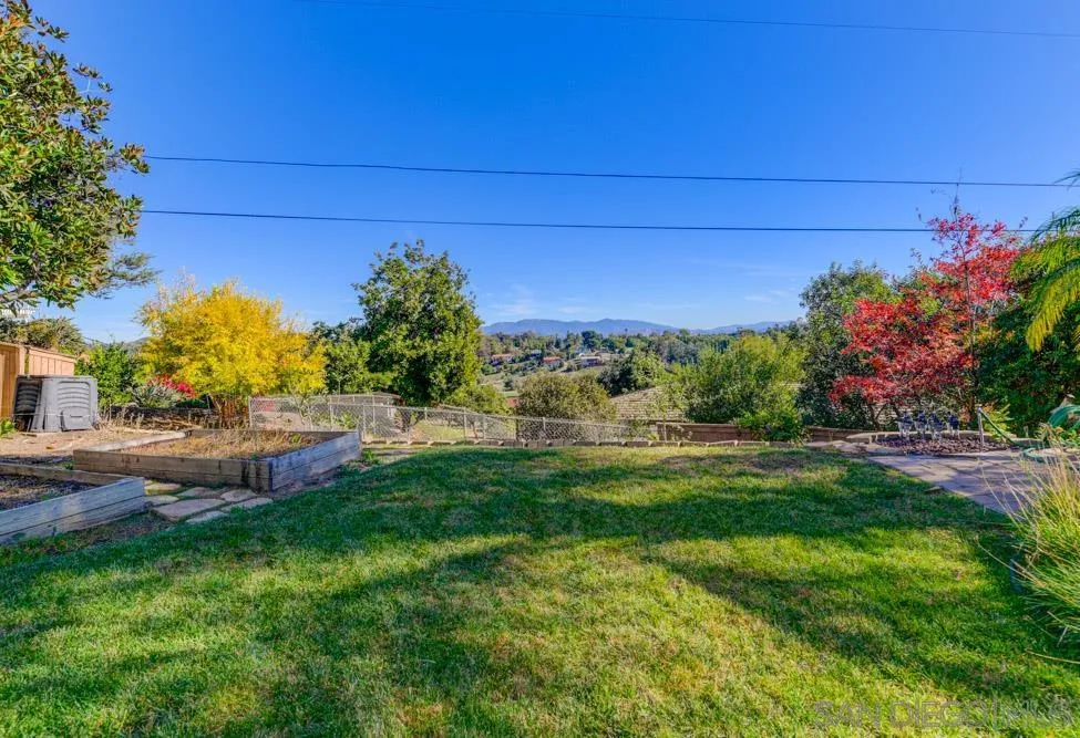344 Natalie Way Fallbrook, CA 92028 - Photo 20 of 37 a view of a yard