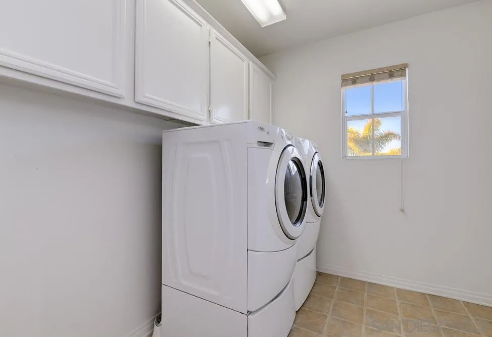 344 Natalie Way Fallbrook, CA 92028 - Photo 36 of 37 a utility room with dryer and washer