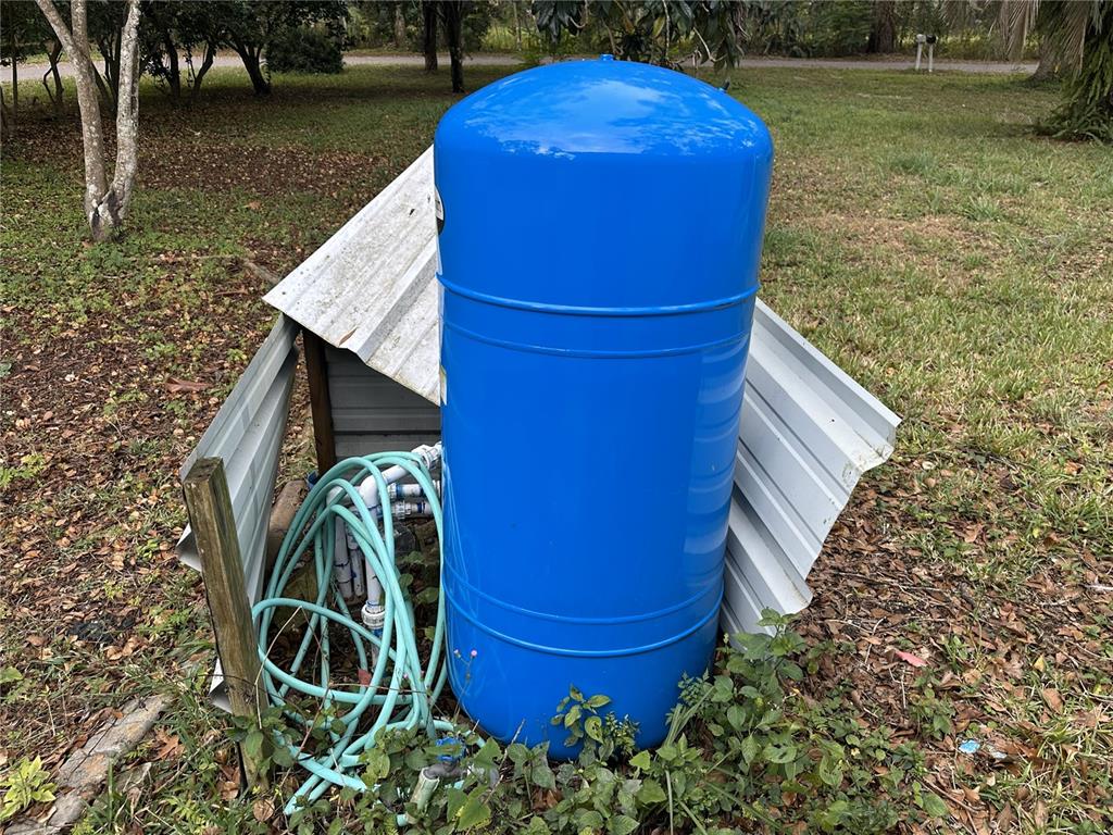 17479 Tavern Road Brooksville, FL 34604 - Photo 7 of 10 a view of a backyard with entertaining space