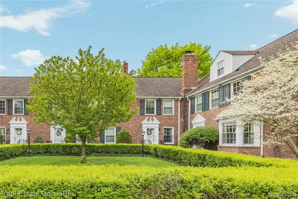 $485,000 | 16904 St Paul Street, Grosse Pointe, MI 48230