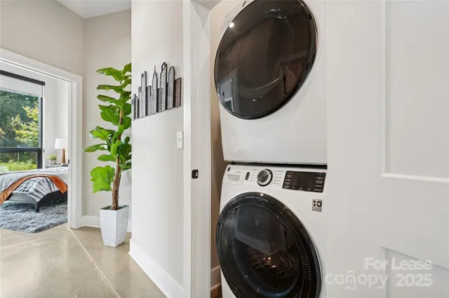 a view of entryway with washer and dryer