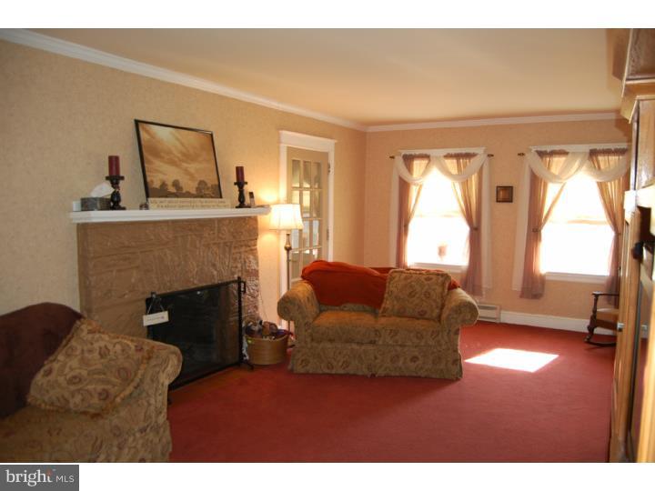 115 Broadview Road Springfield, PA 19064 - Photo 10 of 25 Living Room