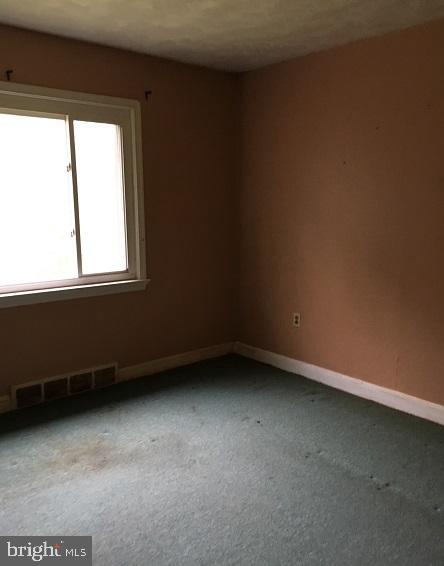 2039 Long Corner Road Mount Airy, MD 21771 - Photo 7 of 23 Living room