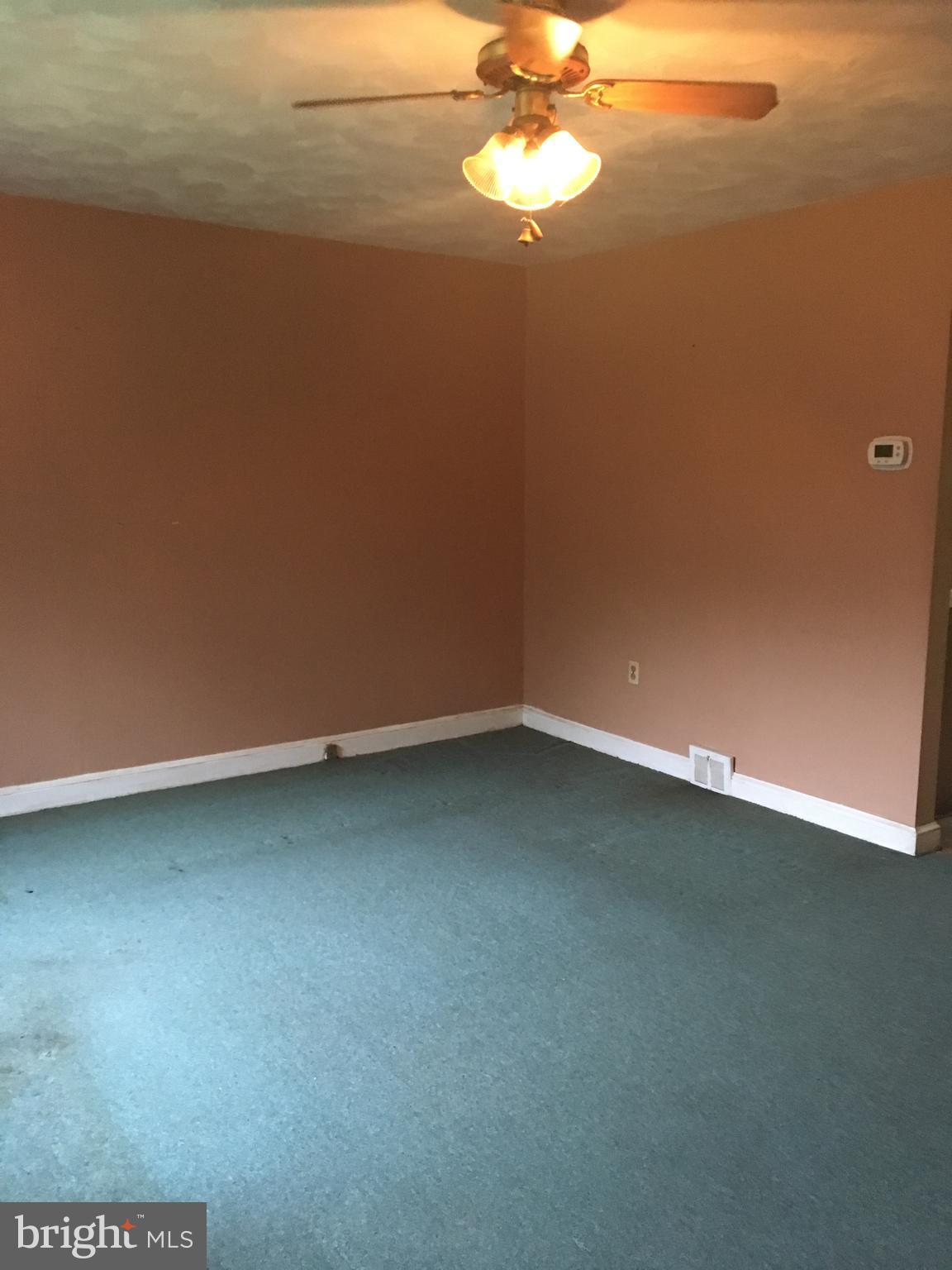 2039 Long Corner Road Mount Airy, MD 21771 - Photo 8 of 23 Living room