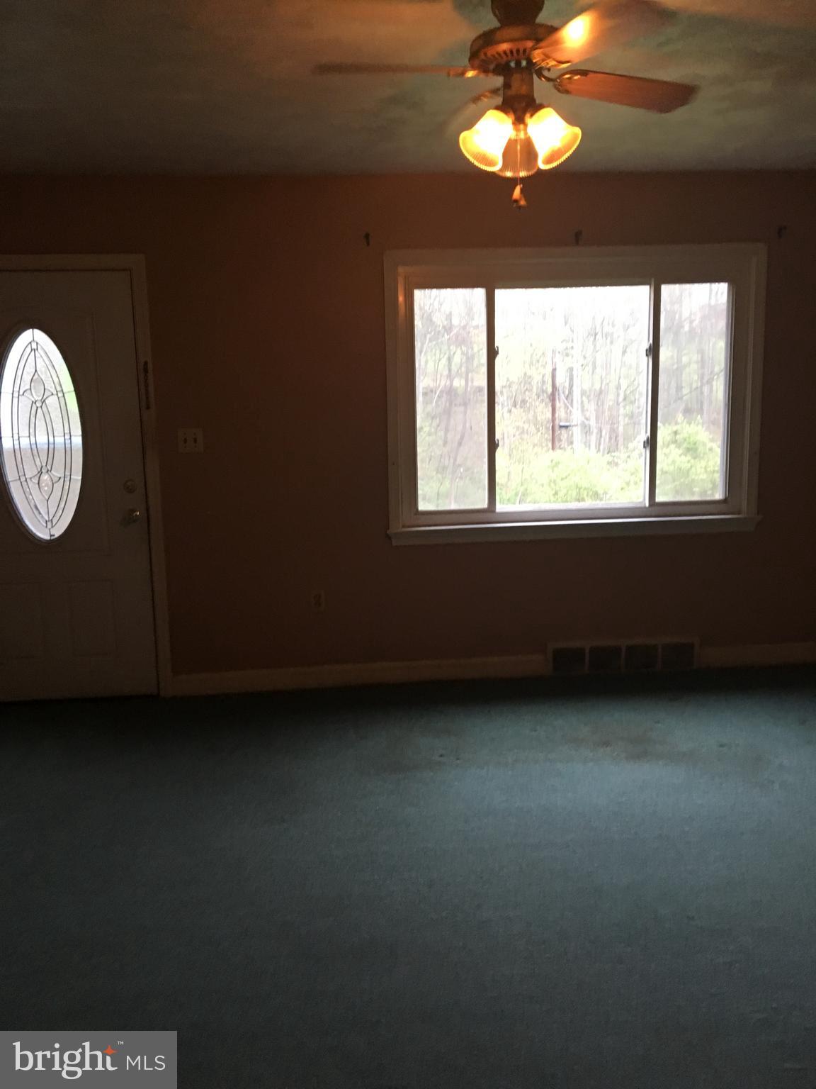 2039 Long Corner Road Mount Airy, MD 21771 - Photo 9 of 23 Living room