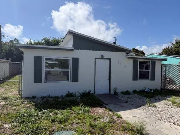 $2,300 | 1214 Highview Road, Lake Worth, FL 33462