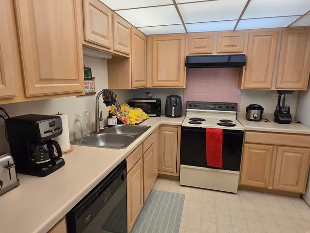 $230,000 | 475 Plum Creek Drive, Unit 206, Wheeling, IL 60090