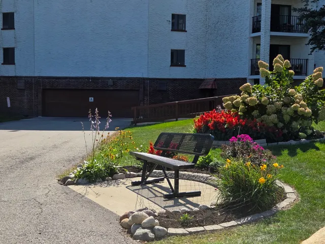 $230,000 | 475 Plum Creek Drive, Unit 206, Wheeling, IL 60090