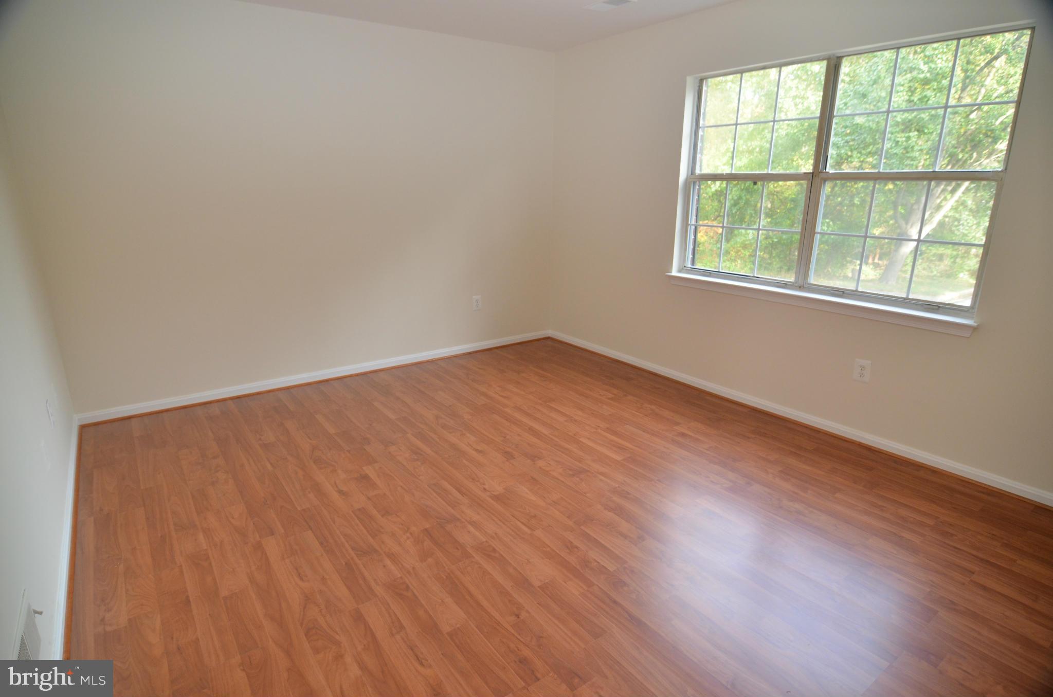15808 Haynes Road Laurel, MD 20707 - Photo 4 of 30 Living Room