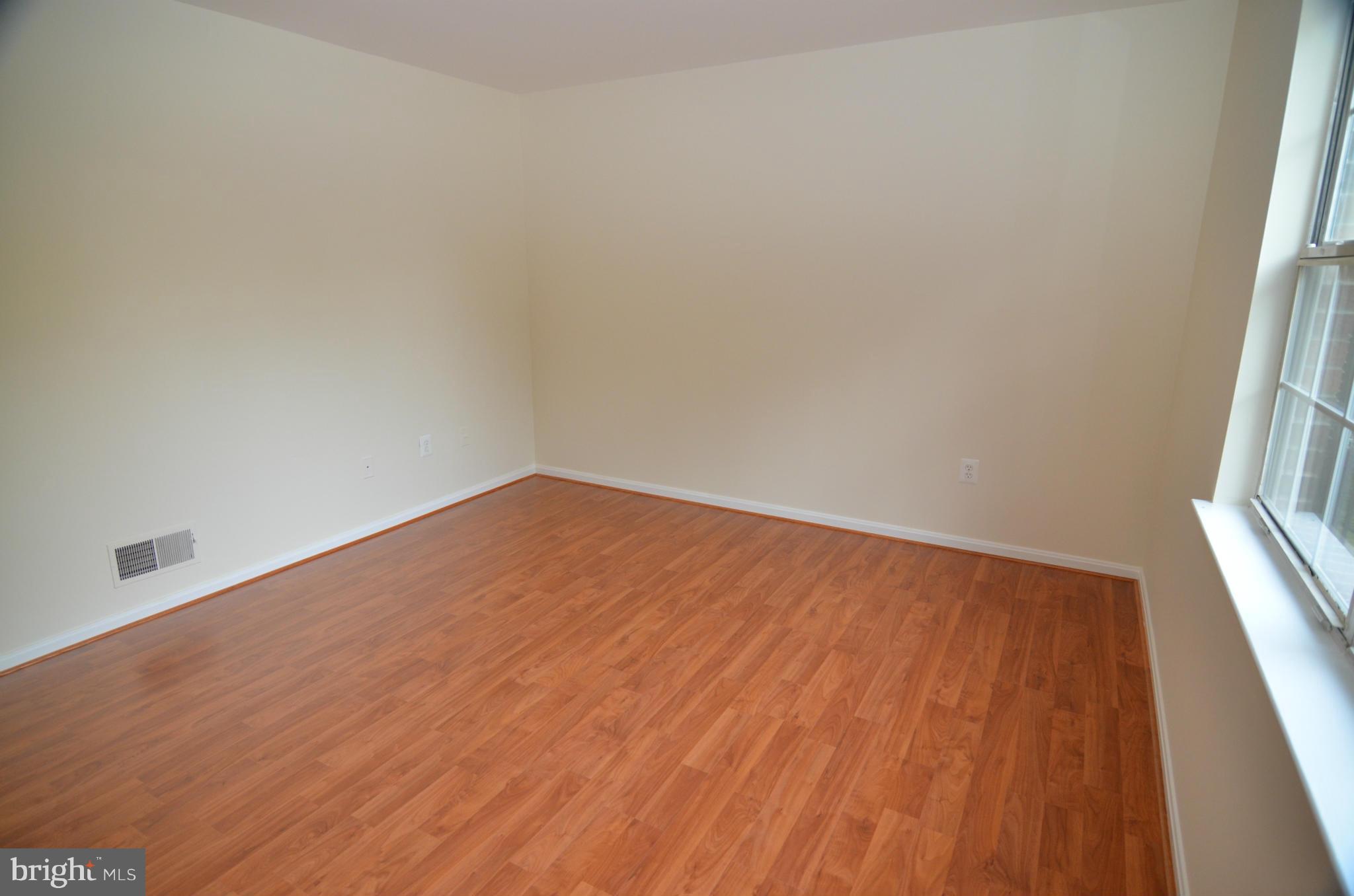 15808 Haynes Road Laurel, MD 20707 - Photo 5 of 30 Living Room