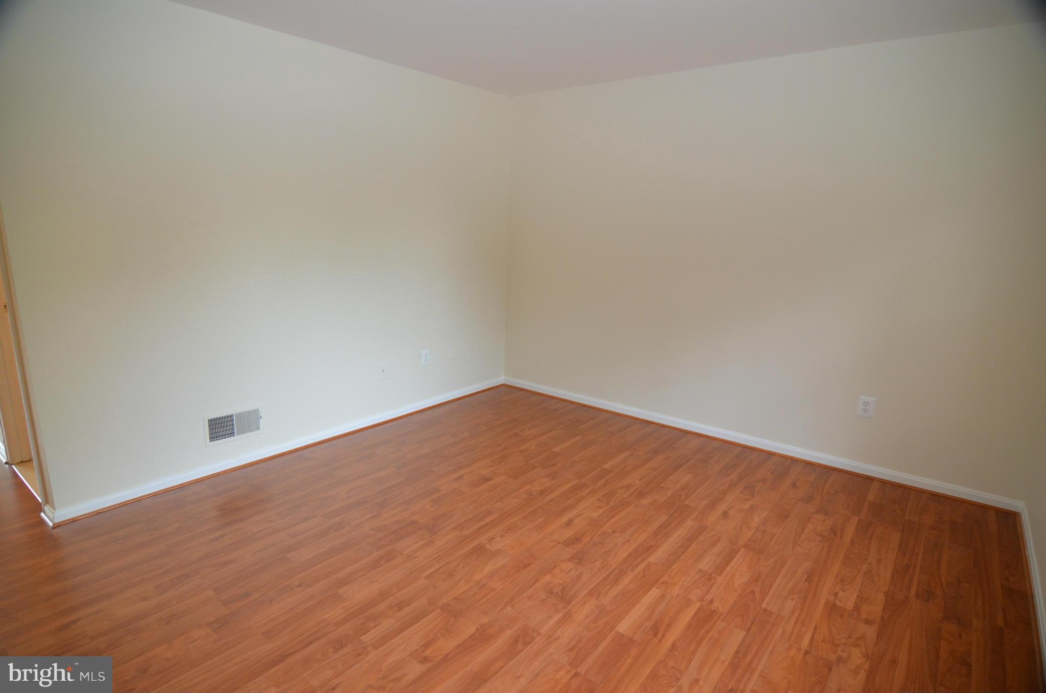 15808 Haynes Road Laurel, MD 20707 - Photo 6 of 30 Living Room