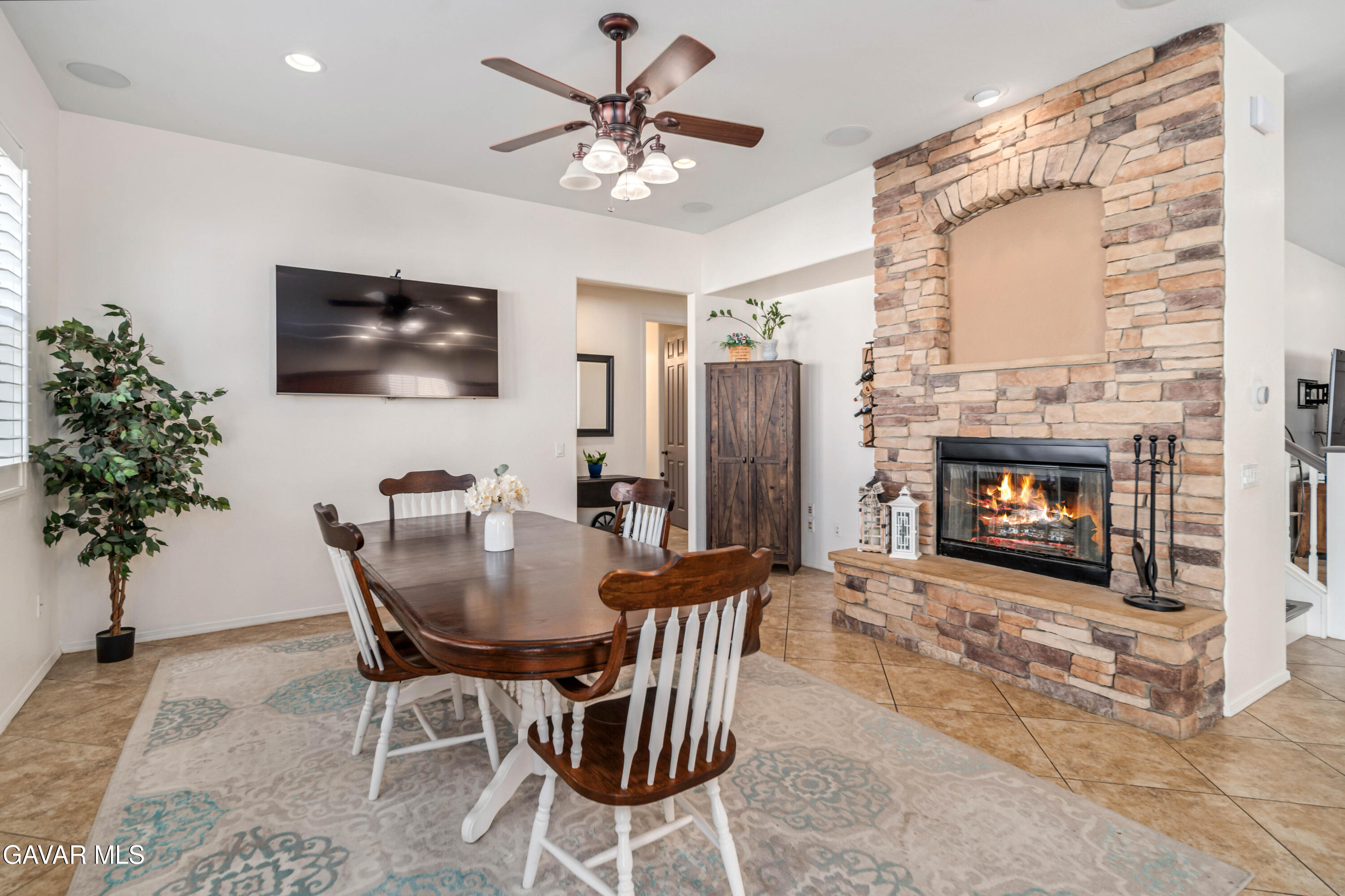 907 Valerie Lane Tehachapi, CA 93561 - Photo 12 of 48 Valerie-17